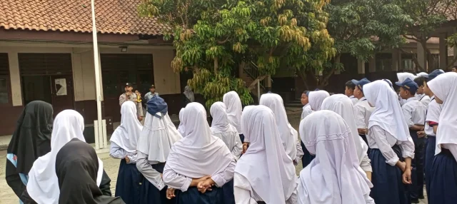 Cegah Pelajar Ikut Aksi Unjuk Rasa ke Jakarta, Aipda Dieko Aldillah Berikan Imbauan Kamtibmas di SMK Nurul Hidayah